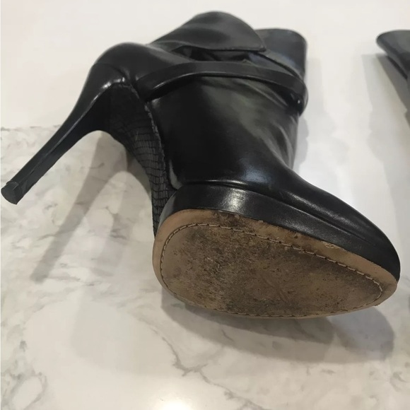 B Brian Atwood Factorium leather bootie Platform heel Size 6.5. buckle detail - Picture 11 of 16